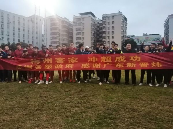 男人亲摸下面激烈视频