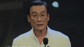 美女坐脸